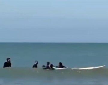 Insólita pelea de surfistas a trompadas en Mar del Plata