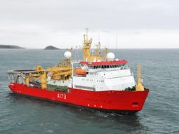 Buque&nbsp;británico HMS Protector.
