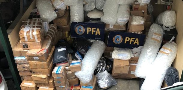 Los productos fueron confiscados durante un allanamiento. Fotos: Ministerio de Seguridad de la Naci&oacute;n.