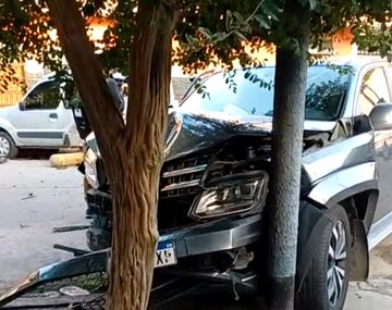 Una camioneta fuera de control chocó varios autos estacionados en Lugano