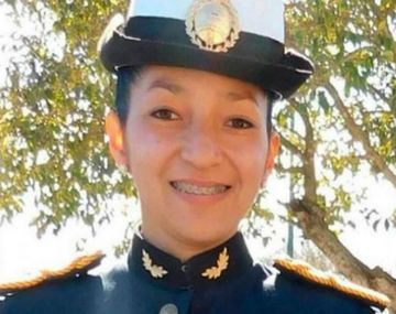 Obligaban a una policía a bañarse con agua fría en el cuartel: murió de neumonía