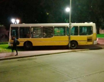 Un colectivo se quedó sin frenos y se metió en el Parque Lezama