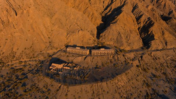 Hotel Lateral abandonado en Zonda