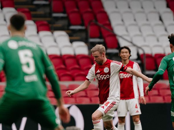 El emotivo gesto del Ajax hacia un hincha terminal que vio un partido completamente solo