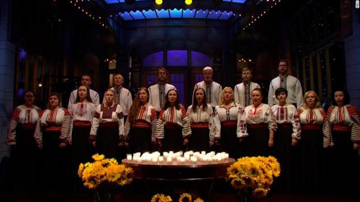 Saturday Night Live abrió con un coro de Ucrania pidiendo por la paz