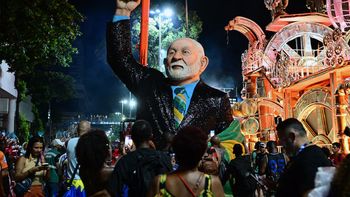 Lula homenajeado en Rio.