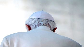 benedicto xvi entrego el anillo del pescador y sera anulado benedicto xvi entrego el anillo del pescador y sera anulado