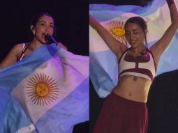 María Becerra flameó una bandera argentina en Barcelona.
