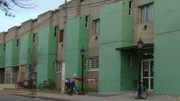 Asesinan a un joven en la puerta de una comisaría en Santa Fe