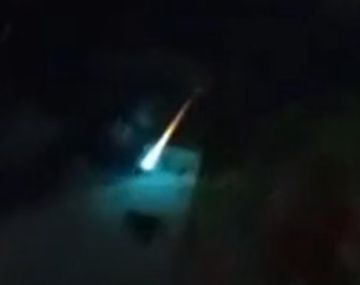 Un bólido cruzó el cielo nocturno entre Buenos Aires y Uruguay: las mejores fotos y videos