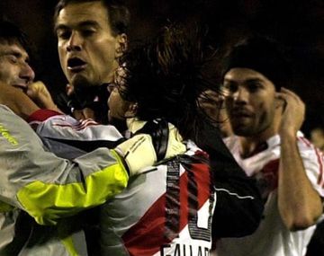 Las marcas del pasado: el Pato Abbondanzieri se acordó del arañazo de Gallardo