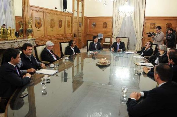 Randazzo acordó con intendentes mejorar el ferrocarril Mitre