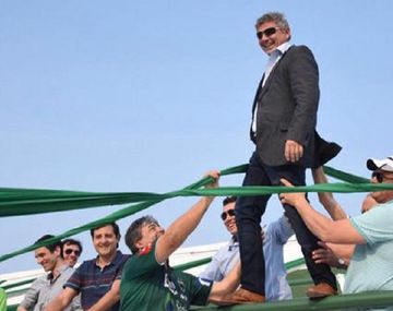 Tremendo blooper del presidente de Sarmiento al caer de un paravalanchas