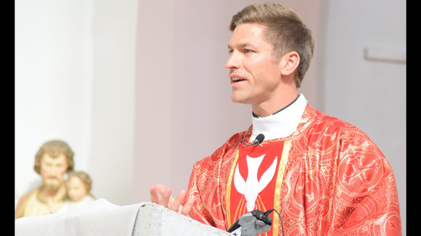 Llegó a jugar en la Selección y se retiró para ser sacerdote: de qué jugador se trata