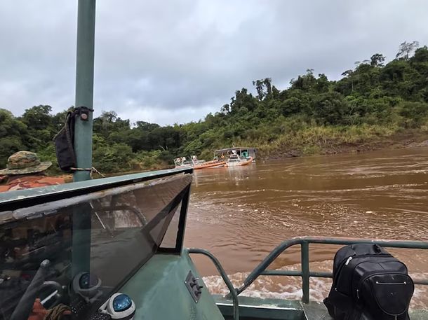 Las tareas de búsqueda son encabezadas por personal de Policía de Misiones y Prefectura Naval Argentina. Las tareas de búsqueda son encabezadas por personal de Policía de Misiones y Prefectura Naval Argentina.