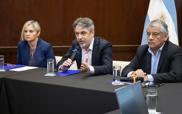 El jefe de la Unidad de Gabinete de Asesores del Ministerio de Salud encavbezó la reunión.