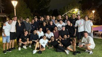 el plantel de boca se reunio tras el triunfo ante barracas: los tres ausentes el plantel de boca se reunio tras el triunfo ante barracas: los tres ausentes