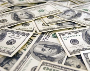 El dólar pegó otro salto importante: trepó 31 centavos a $15