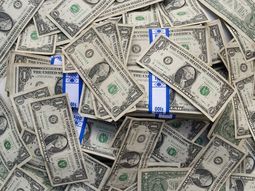 El dólar blue marcó un nuevo récord y se acrecienta la brecha de precios entre Uruguay y Argentina. El dólar blue marcó un nuevo récord y se acrecienta la brecha de precios entre Uruguay y Argentina.