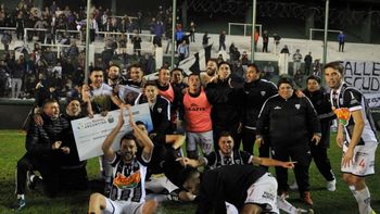 Sport Club Pacífico tras vencer a Estudiantes por la Copa Argentina Sport Club Pacífico tras vencer a Estudiantes por la Copa Argentina