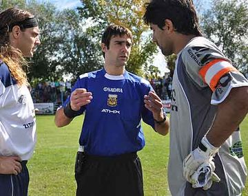 Balean a un árbitro en La Plata: tuvieron que extirparle el bazo