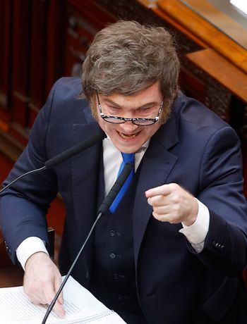 Tres indicadores demuestran que la crisis económica golpea con Javier Milei a la clase media acomodada