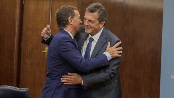 Massa confirmó $3.500 millones para los afectados por el Zonda y el incendio de Plastiandino