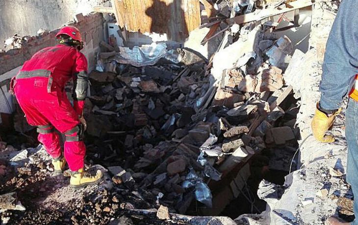 Llevaba a su nene al jardín y se derrumbó su casa: murió con su hijo