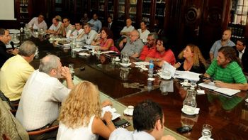 provincia acordo paritarias con mayor gremio de estatales provincia acordo paritarias con mayor gremio de estatales