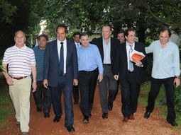 scioli recibio a intendentes por el conflicto con la basura scioli recibio a intendentes por el conflicto con la basura