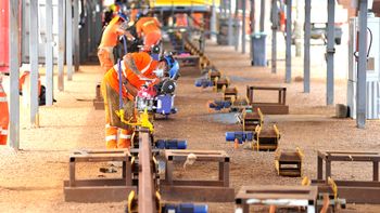 El 24 de diciembre se concretaría el final de la construcción de la vía. El 24 de diciembre se concretaría el final de la construcción de la vía.