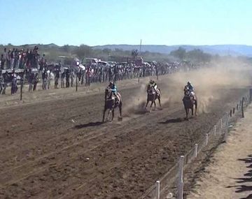 Tragedia en Mendoza: un caballo atropelló y mató a un nene de seis años durante un festival