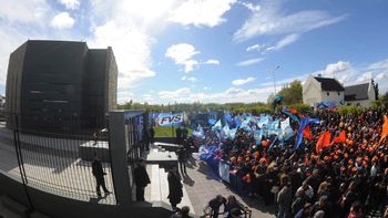 cfk recordo a nestor con una ceremonia intima en santa cruz cfk recordo a nestor con una ceremonia intima en santa cruz