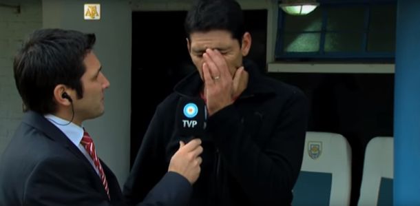 VIDEO: El DT de Argentinos se quebró en plena entrevista luego del descenso de su equipo