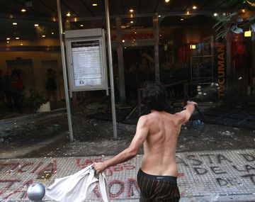 ¿Qué agrupaciones políticas convocaron a la marcha?