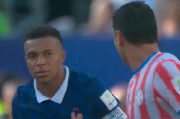 Kylian Mbappé y un fuerte insulto a Junior Alonso.