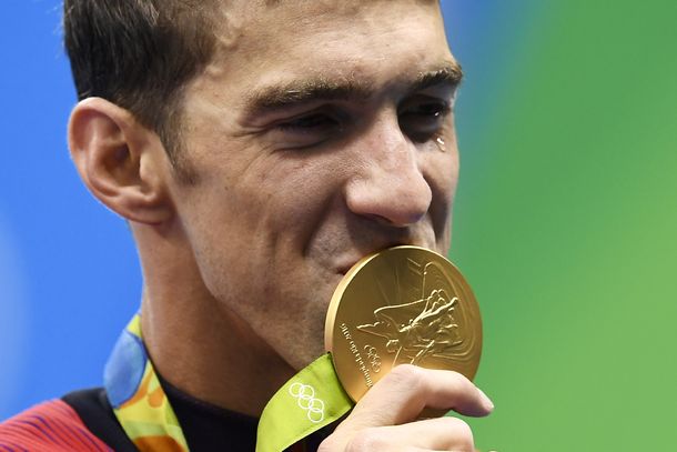 Michael Phelps logró su medalla de oro número 19 y va por más