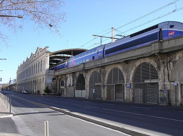 Evacuaron la estación de trenes de Nimes