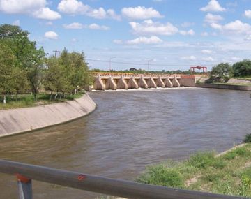Hallan sin vida a un joven que había caído a un dique en Santiago del Estero