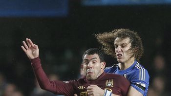 el manchester city no pudo con el chelsea y cedio la punta