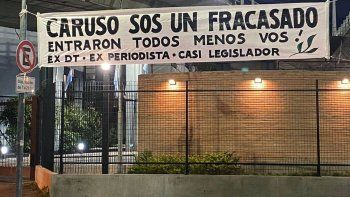 Aparecieron pasacalles contra Caruso Lombardi: Casi legislador...