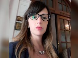 La abogada denunció a un colega de violación y la sigue amenazando