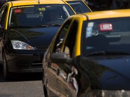 La presidente Cristina Fernández anuncia créditos para 15 mil nuevos taxis