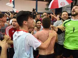 El delirio de los jugadores consumado el encuentro El delirio de los jugadores consumado el encuentro