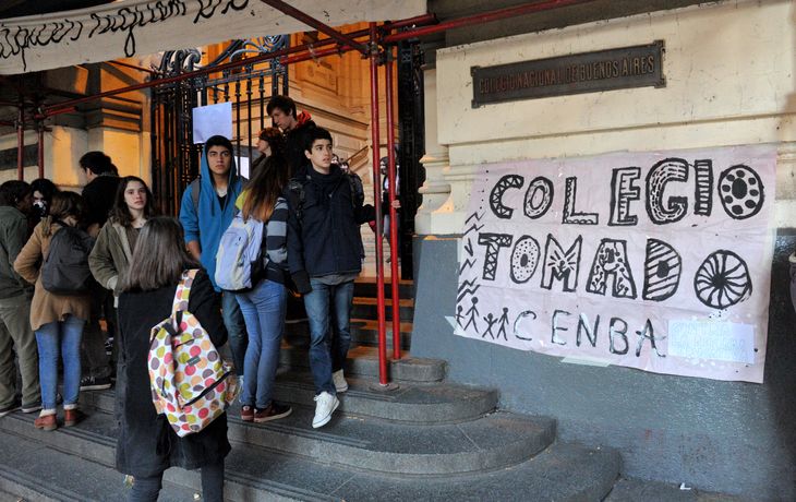 Echan a alumnos del Nacional Buenos Aires por la toma