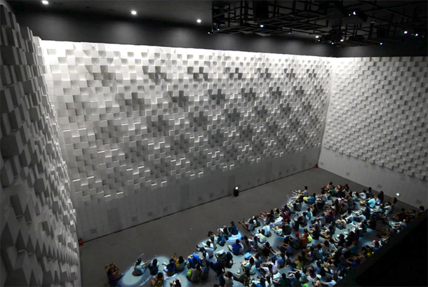 Una asombrosa instalación artística con cubos móviles