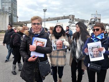 El drama de los familiares de los desaparecidos del barco hundido