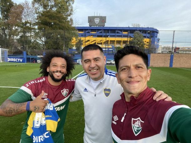 Riquelme posó junto a la delegación de Fluminense