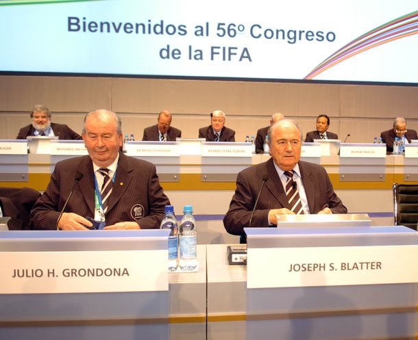 Blatter vendrá al país para el velatorio de Julio Grondona