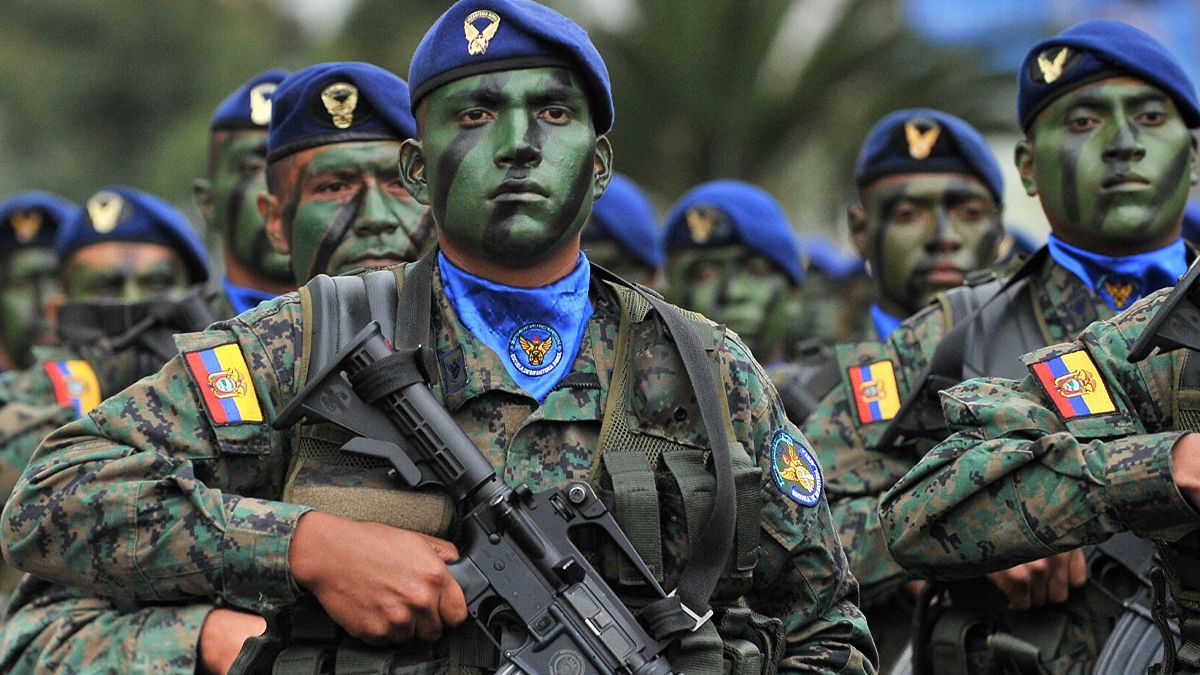 Ecuador el Gobierno ordenó al Ejército estar en las calles entre